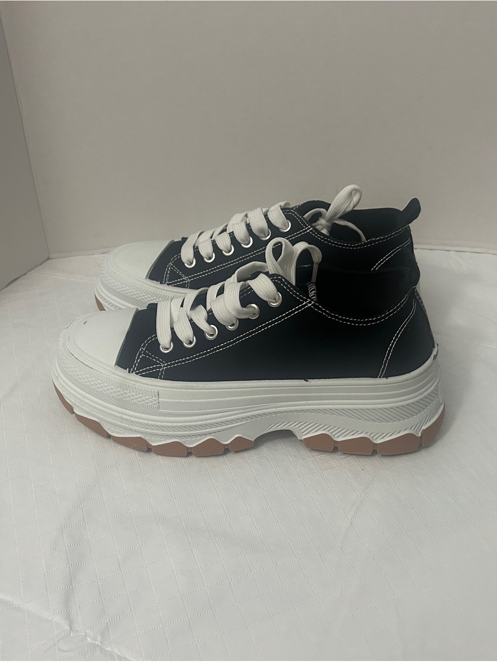 Taxi Women's Black White Low Top Canvas Sneakers Lace-Up Size 8 Fair - Picture 8 of 11